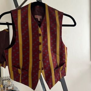 Romeo Gigli vest! 60% silk; 40% poly Bergdorf Goodman. Made In Italy. Size 40.